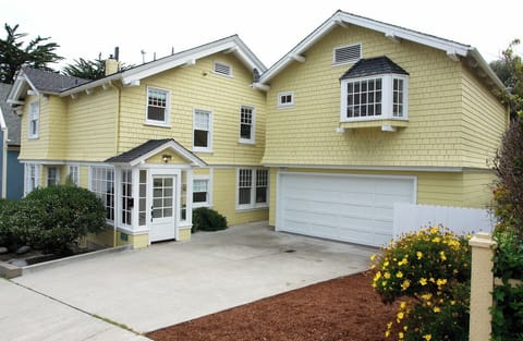 Main House and Guest Suite over the Garage