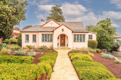 Welcome to "Lighthouse Sanctuary"! Beautiful Spacious Home