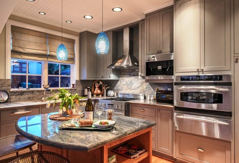 Fully Equipped Chef's Kitchen