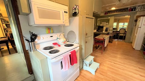 This country kitchen is perfect for those who want to embrace their inner chef.