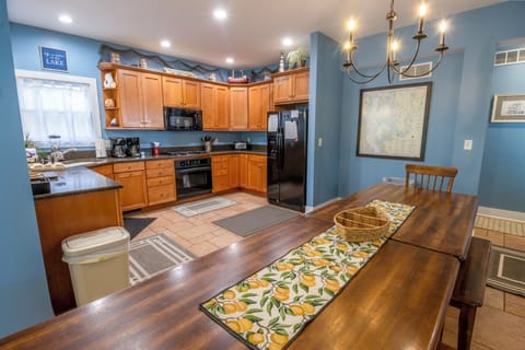 Main Level | Kitchen | Dining