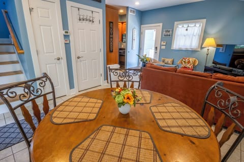 Guest House | Dining | Living Room