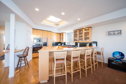 Kitchen - Kitchen/Bar