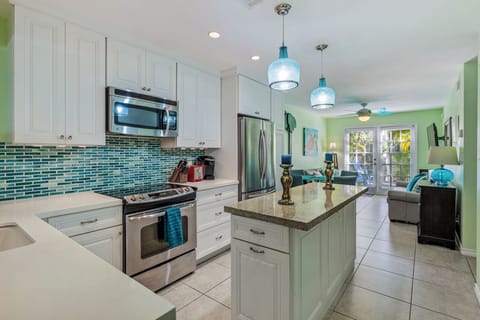 Kitchen Shipyard Palms @ Truman Annex