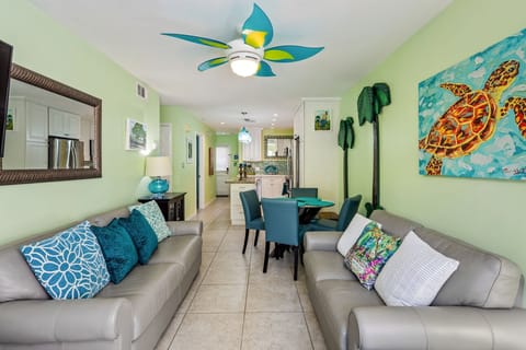 Living and Dining Shipyard Palms @ Truman Annex