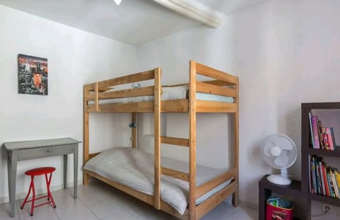 3 bedrooms, iron/ironing board, free WiFi, bed sheets