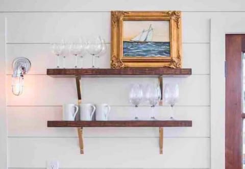 [Kitchen]  Have a drink, Hot or Cold!