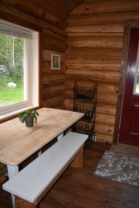 Comfy Cabin Eingebettet in den Wäldern Standard-Hütte in Big Lake