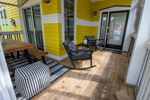 Outside Living | Screened in Porch