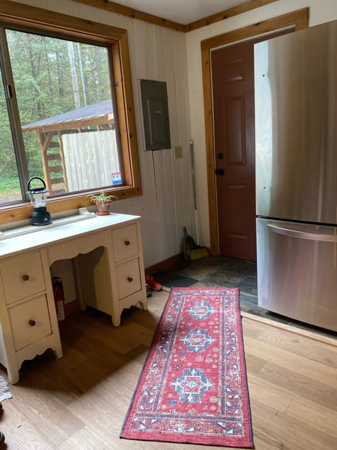 Door from kitchen to backyard