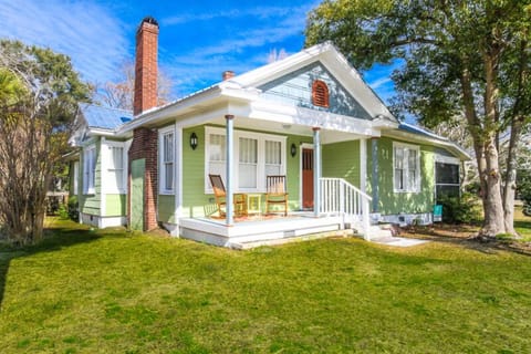 Welcome to "Flips" Flop House c1926! Fully restored historic Tybee beach cottage! View of Back River from front porch! Full of vintage charm &amp; details!

****Click on the Media Tab for this property to view a great interactive floor plan and photo file!****