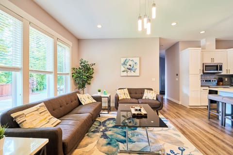 Bright and spacious living room with 11' ceilings and modern furniture