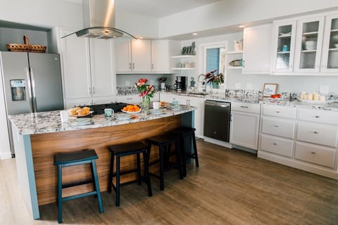 Kitchen-full frontal