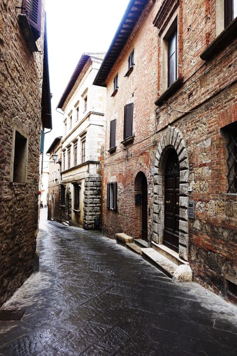 The building and flat's entrance