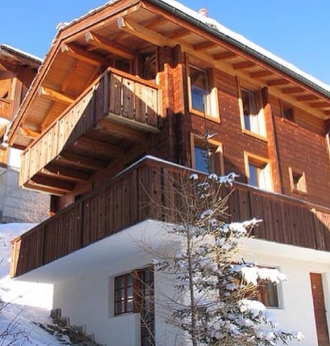 Luxury Ski Chalet on 3 floors, sleeps 8, 1800sft