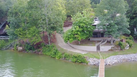 Drone view (house does NOT have accessible drive that goes to lakeside)
