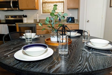 Breakfast seating area in kitchen