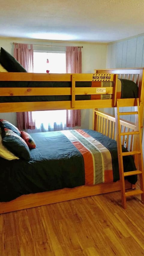 5 bedrooms, iron/ironing board, cribs/infant beds, free WiFi