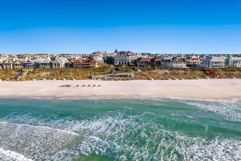 Beach nearby, sun loungers, beach towels