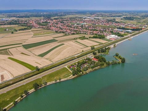 Region [summer] (>5 km)