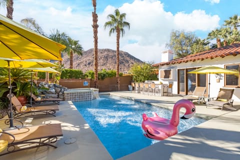 Pool. Lounge. Jacuzzi. BBQ. Mountain Views.