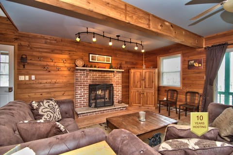Living area | Smart TV, fireplace, DVD player
