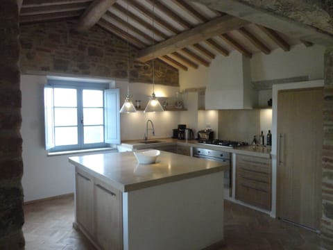 The large fully equipped kitchen with 90cm oven, double fridge, dishwasher etc.