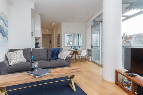 Airy living room, with dining and fully-equipped kitchen.