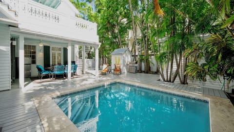 CASA VICTORIA is a large 5 bedroom home built with the charm of early 20th century Key West...