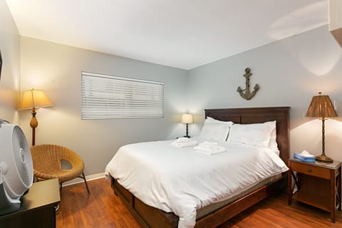 Guest Bedroom 2 - Queen Bed