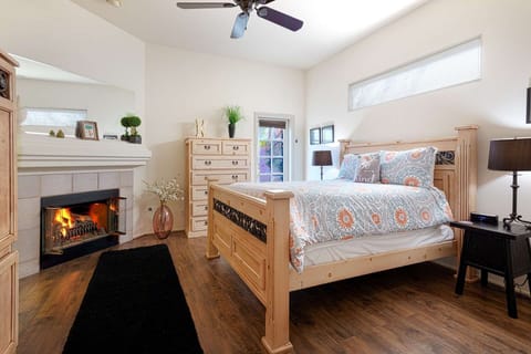 Master Bedroom (Queen Bed)  with gas fireplace