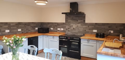 Spacious, bright kitchen, ideal for get-togethers