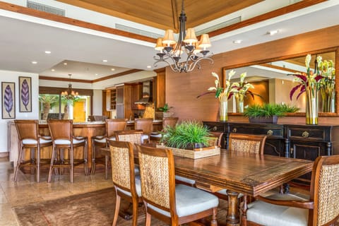 Dining Area - Dining and Bar Seating