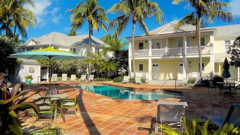 The community pool sits in the middle of Porter Court and is just steps from your front door...