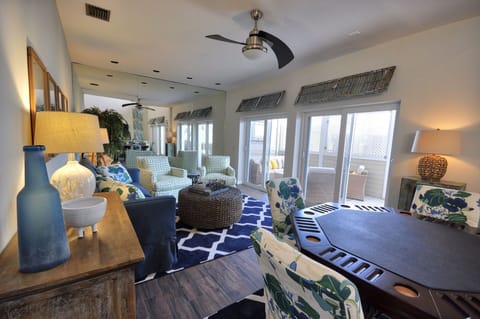 Game table and family area Duval Square Penthouse