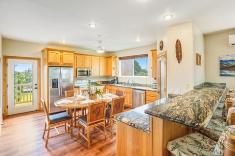 Room for everyone to dine and lounge in style