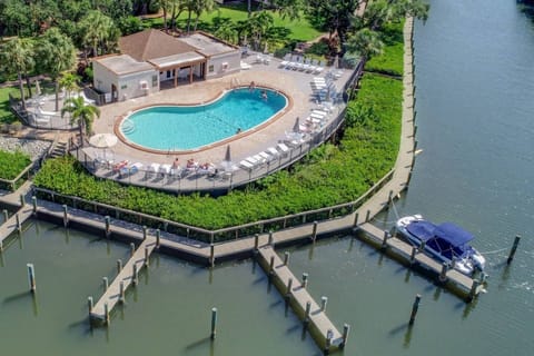 Beautiful heated community pool.  Ask us about dock rentals.