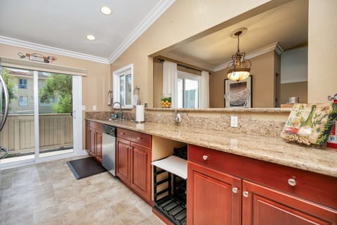 Ktchen opens to wrap around balcony