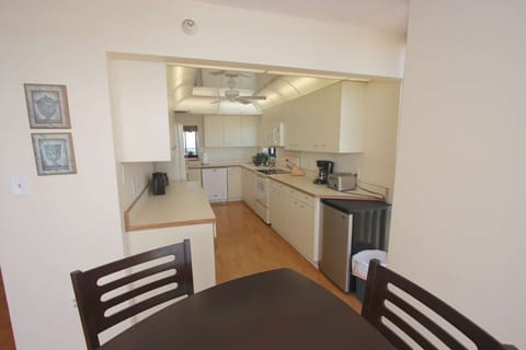 Pack a Lunch up for the Family to take to the Beach or Whip up an Amazing Meal in this Fully Equipped Kitchen