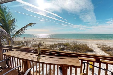 Blick auf den Strand, Zehen im Sand und Golf. Einfach ein Paradies, buchen Sie jetzt Ihren Strandkorb wartet! apartment in Bradenton Beach