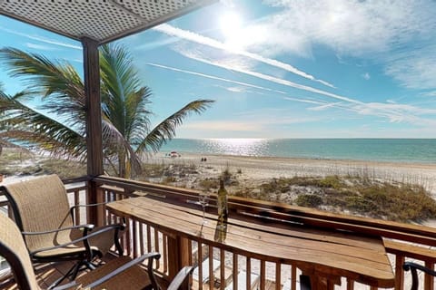 Blick auf den Strand, Zehen im Sand und Golf. Einfach ein Paradies, buchen Sie jetzt Ihren Strandkorb wartet! apartment in Bradenton Beach