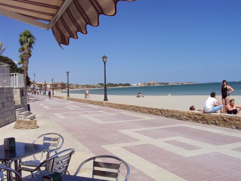 Beach nearby, sun loungers, beach towels