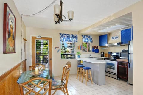 Kitchen & Dining Area