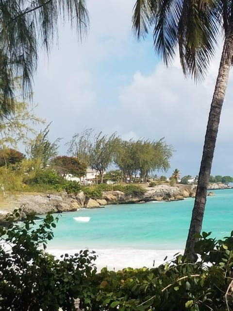 Beach nearby, sun loungers, beach towels