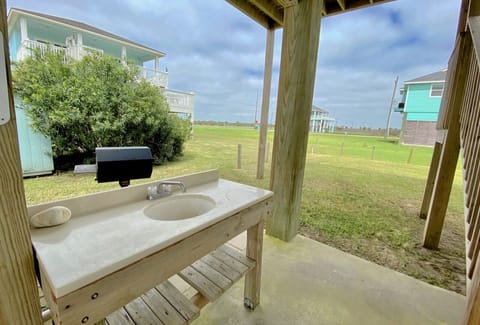 Combined shower/tub