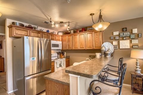 Fully Equipped kitchen with all your cooking essentials!