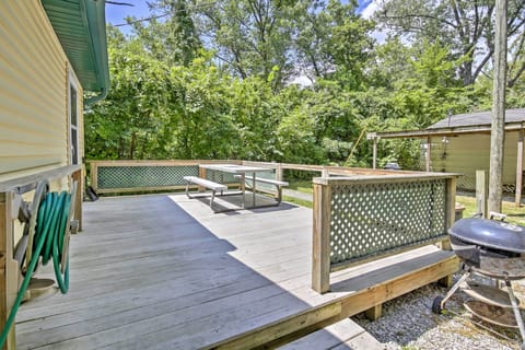 Patio w/ Charcoal Grill