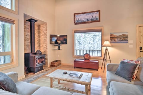 Living Room | Wood-Burning Stove | Flat-Screen TV