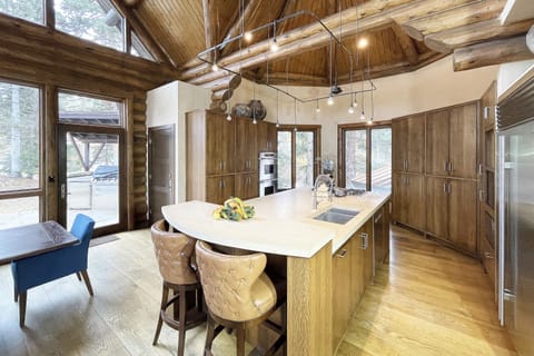 2.08-mv-alpen-ridge-kitchen-1