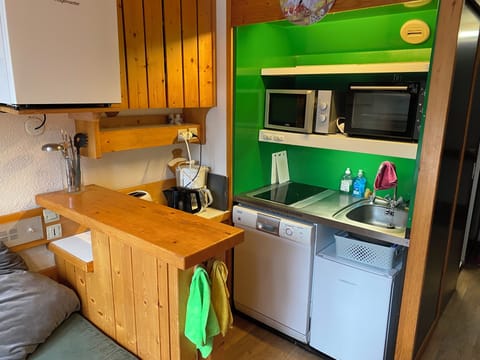 Kitchen showing all facilities